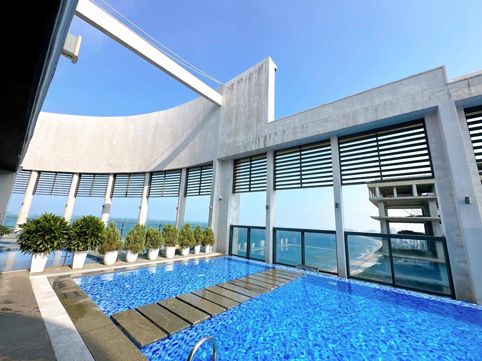 Luxury Apt Opposite Mykhe Beach Дананг Екстериор снимка
